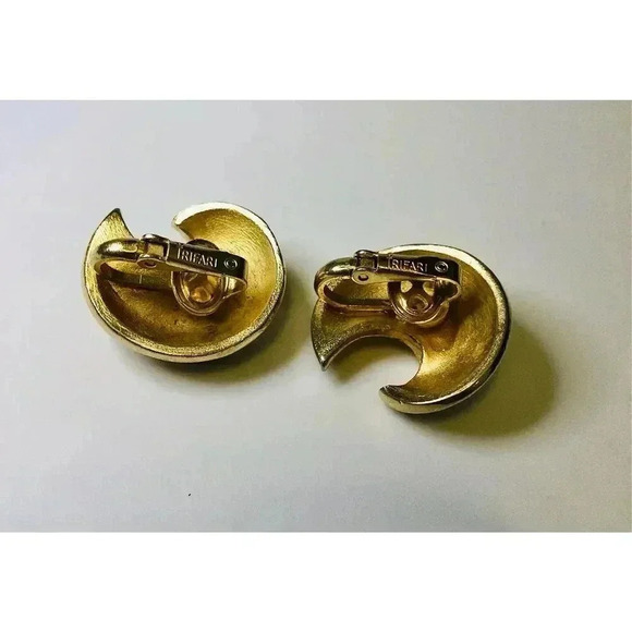 Vtg Crown Trifari Womens Gold-tone Signed Textured Geometric Clip-on Earrings OS - Picture 4 of 7